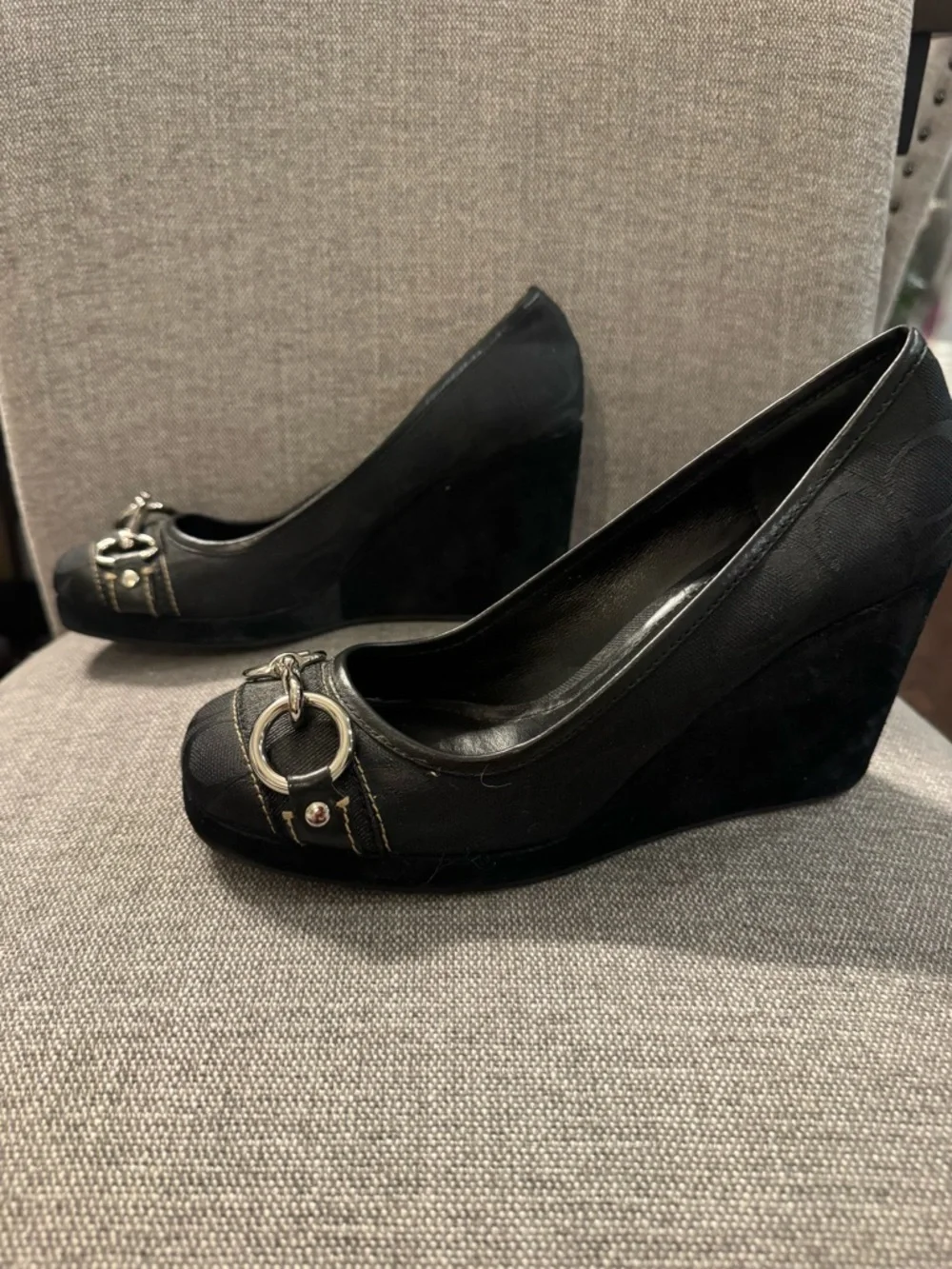 Coach Black Signature Wedge Pumps Horsebit Logo Heels Size 7.5 - Picture 7 of 14